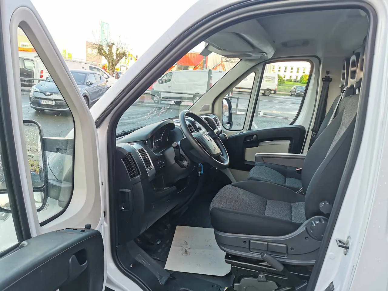 Fiat Ducato 3.5 MAXI L 2.3 MULTIJET 130CH PACK PRO NAV + COFFRE - Kipper bestelwagen: afbeelding 5 Fiat Ducato 3.5 MAXI L 2.3 MULTIJET 130CH PACK PRO NAV + COFFRE - Kipper bestelwagen: afbeelding 5