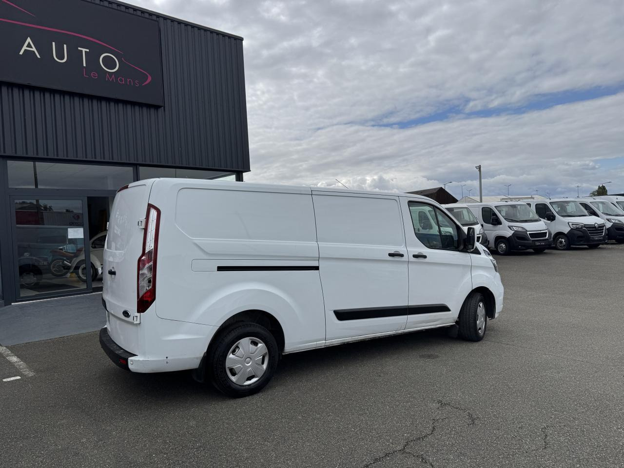 Ford Transit Custom 300 L2H1 2.0 ECOBLUE 130 HYBRID TREND BUSINESS - Gesloten bestelwagen: afbeelding 5 Ford Transit Custom 300 L2H1 2.0 ECOBLUE 130 HYBRID TREND BUSINESS - Gesloten bestelwagen: afbeelding 5