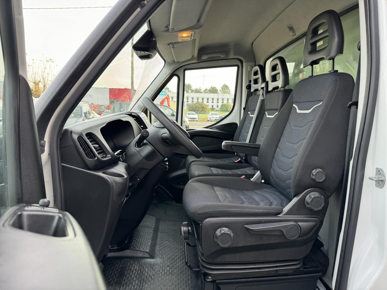IVECO Daily 35 C 16H3.0 - BV Hi-Matic (Quad-Tor) CHASSIS CABINE 2014 35C/35S Chassis cabine 35 C Epmt.4.1 - Bestelwagen gesloten laadbak: afbeelding 5 IVECO Daily 35 C 16H3.0 - BV Hi-Matic (Quad-Tor) CHASSIS CABINE 2014 35C/35S Chassis cabine 35 C Epmt.4.1 - Bestelwagen gesloten laadbak: afbeelding 5