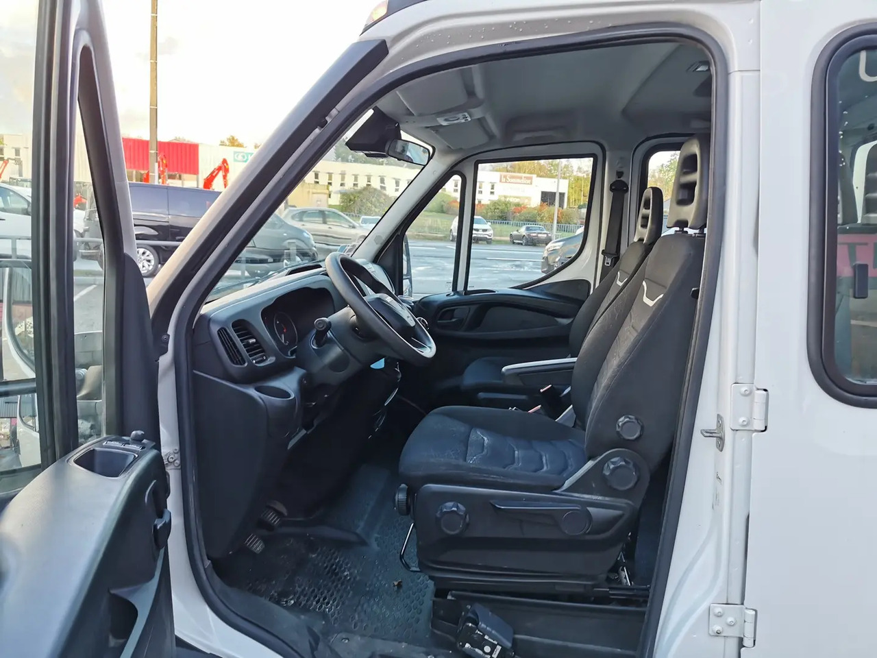 Iveco Daily 35C14H D EMPATTEMENT 3750 - Kipper bestelwagen, Bestelwagen met dubbele cabine: afbeelding 5 Iveco Daily 35C14H D EMPATTEMENT 3750 - Kipper bestelwagen, Bestelwagen met dubbele cabine: afbeelding 5