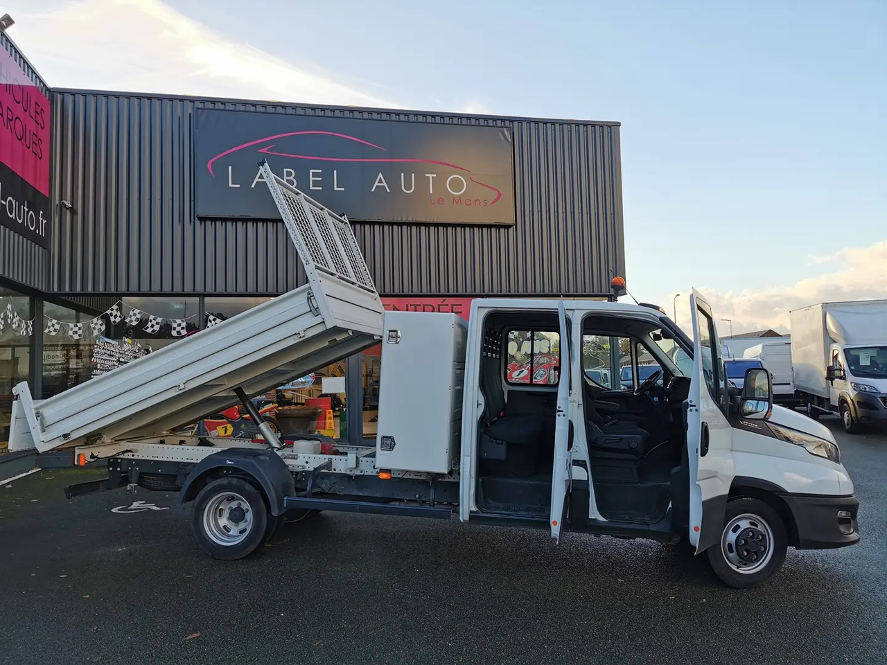 Iveco Daily 35C14H D EMPATTEMENT 3750 - Kipper bestelwagen, Bestelwagen met dubbele cabine: afbeelding 1 Iveco Daily 35C14H D EMPATTEMENT 3750 - Kipper bestelwagen, Bestelwagen met dubbele cabine: afbeelding 1