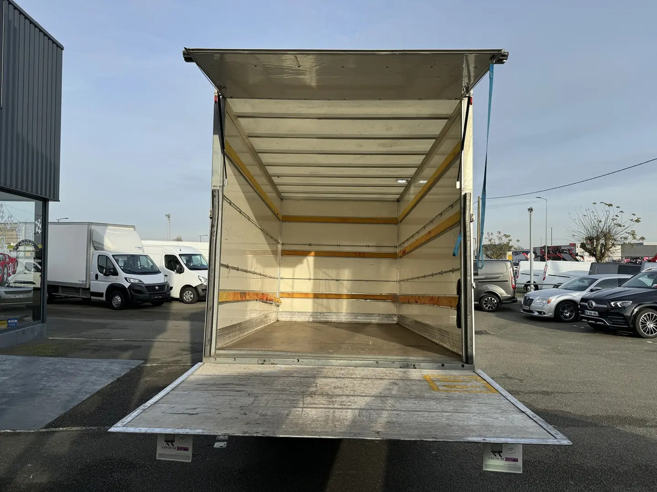 Iveco Daily 35C16H3.0 D EMPATTEMENT 4100 - Bestelwagen gesloten laadbak: afbeelding 3 Iveco Daily 35C16H3.0 D EMPATTEMENT 4100 - Bestelwagen gesloten laadbak: afbeelding 3