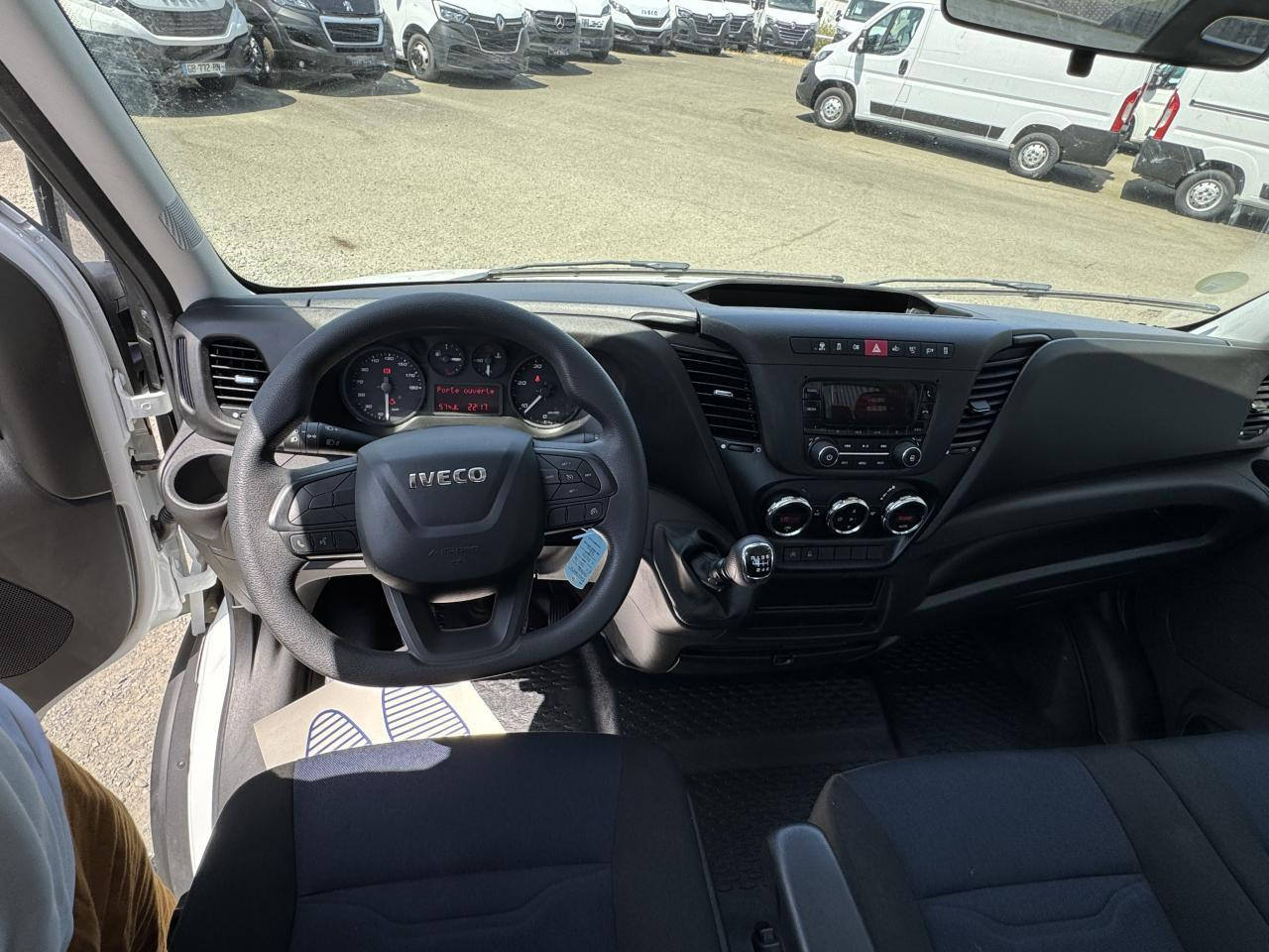 Iveco Daily IVECO PORTE VOITURE DEPANNEUSE 35 S 16 3L0 160 CH EMPATTEMENT 4100 PLATEAU FIX'ALU EQUIP'M - Autovrachtwagen vrachtwagen: afbeelding 4 Iveco Daily IVECO PORTE VOITURE DEPANNEUSE 35 S 16 3L0 160 CH EMPATTEMENT 4100 PLATEAU FIX'ALU EQUIP'M - Autovrachtwagen vrachtwagen: afbeelding 4
