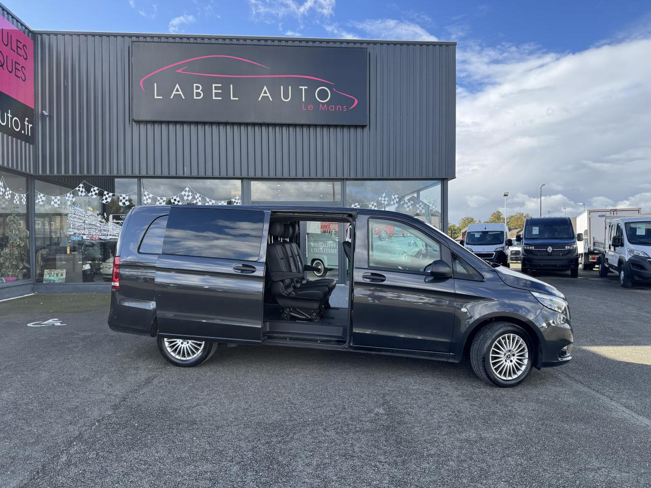 MERCEDES Vito TOURER Extra Long 3.05t 119 CDI BlueEfficiency - BVA 9G-Tronic Propulsion  MIXTO - BM 447 first - Gesloten bestelwagen: afbeelding 1 MERCEDES Vito TOURER Extra Long 3.05t 119 CDI BlueEfficiency - BVA 9G-Tronic Propulsion  MIXTO - BM 447 first - Gesloten bestelwagen: afbeelding 1