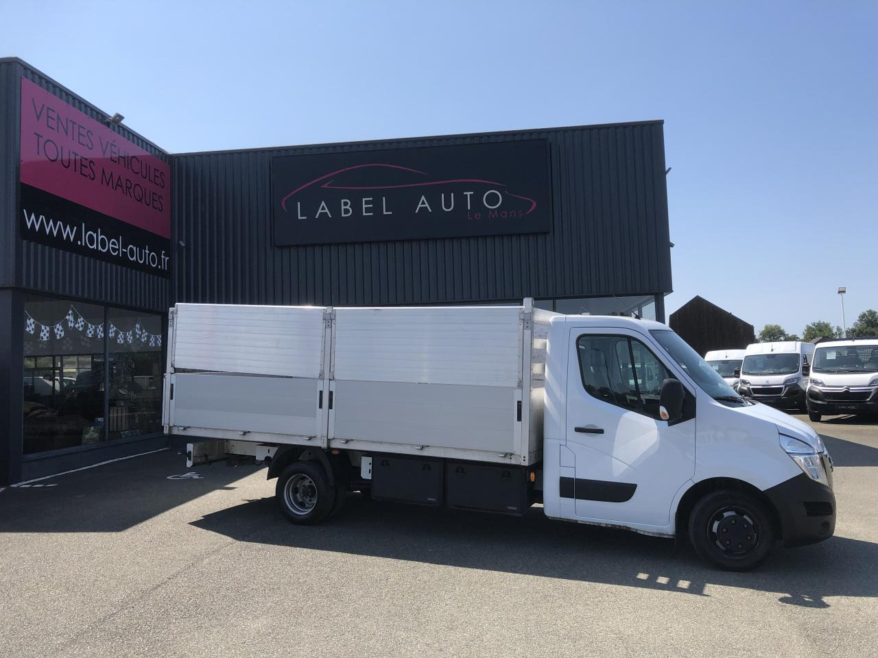 NISSAN INTERSTAR 3T5 2.3 DCI 165CH PLATEAU RIDELLES 4M50 - Bestelwagen open laadbak: afbeelding 1 NISSAN INTERSTAR 3T5 2.3 DCI 165CH PLATEAU RIDELLES 4M50 - Bestelwagen open laadbak: afbeelding 1
