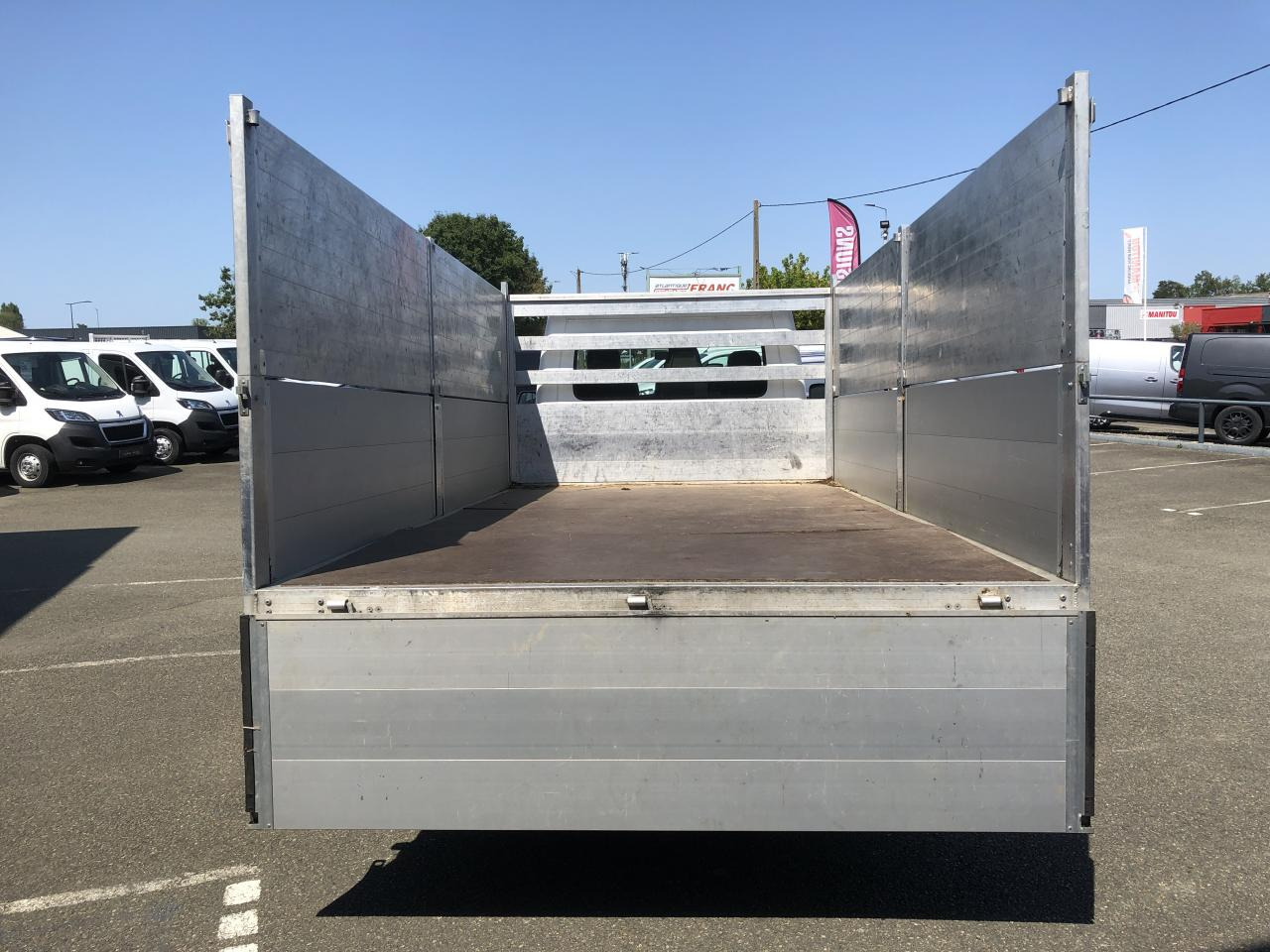 NISSAN INTERSTAR 3T5 2.3 DCI 165CH PLATEAU RIDELLES 4M50 - Bestelwagen open laadbak: afbeelding 3 NISSAN INTERSTAR 3T5 2.3 DCI 165CH PLATEAU RIDELLES 4M50 - Bestelwagen open laadbak: afbeelding 3