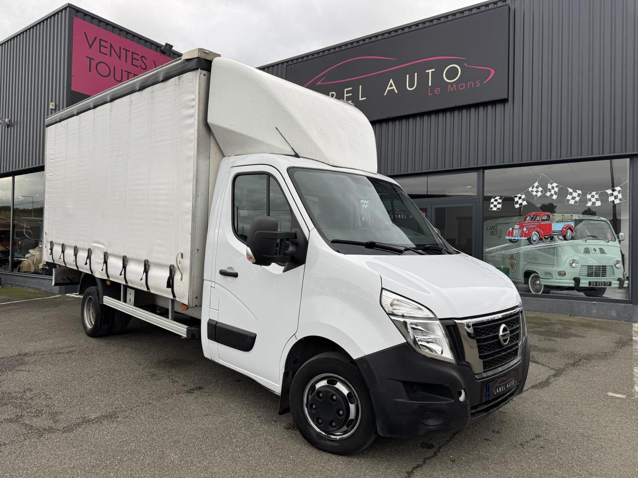 NISSAN Interstar Acenta 3.5t L4H1 2.3 dCi 165Ch CHASSIS CABINE BACHE - Schuifzeilen bestelwagen: afbeelding 2 NISSAN Interstar Acenta 3.5t L4H1 2.3 dCi 165Ch CHASSIS CABINE BACHE - Schuifzeilen bestelwagen: afbeelding 2