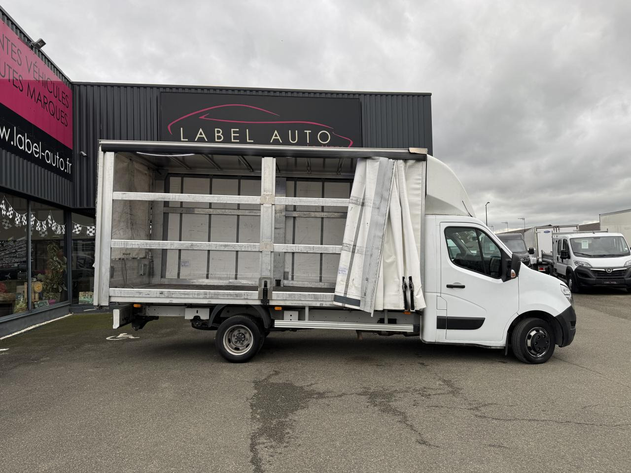 NISSAN Interstar Acenta 3.5t L4H1 2.3 dCi 165Ch CHASSIS CABINE BACHE - Schuifzeilen bestelwagen: afbeelding 1 NISSAN Interstar Acenta 3.5t L4H1 2.3 dCi 165Ch CHASSIS CABINE BACHE - Schuifzeilen bestelwagen: afbeelding 1
