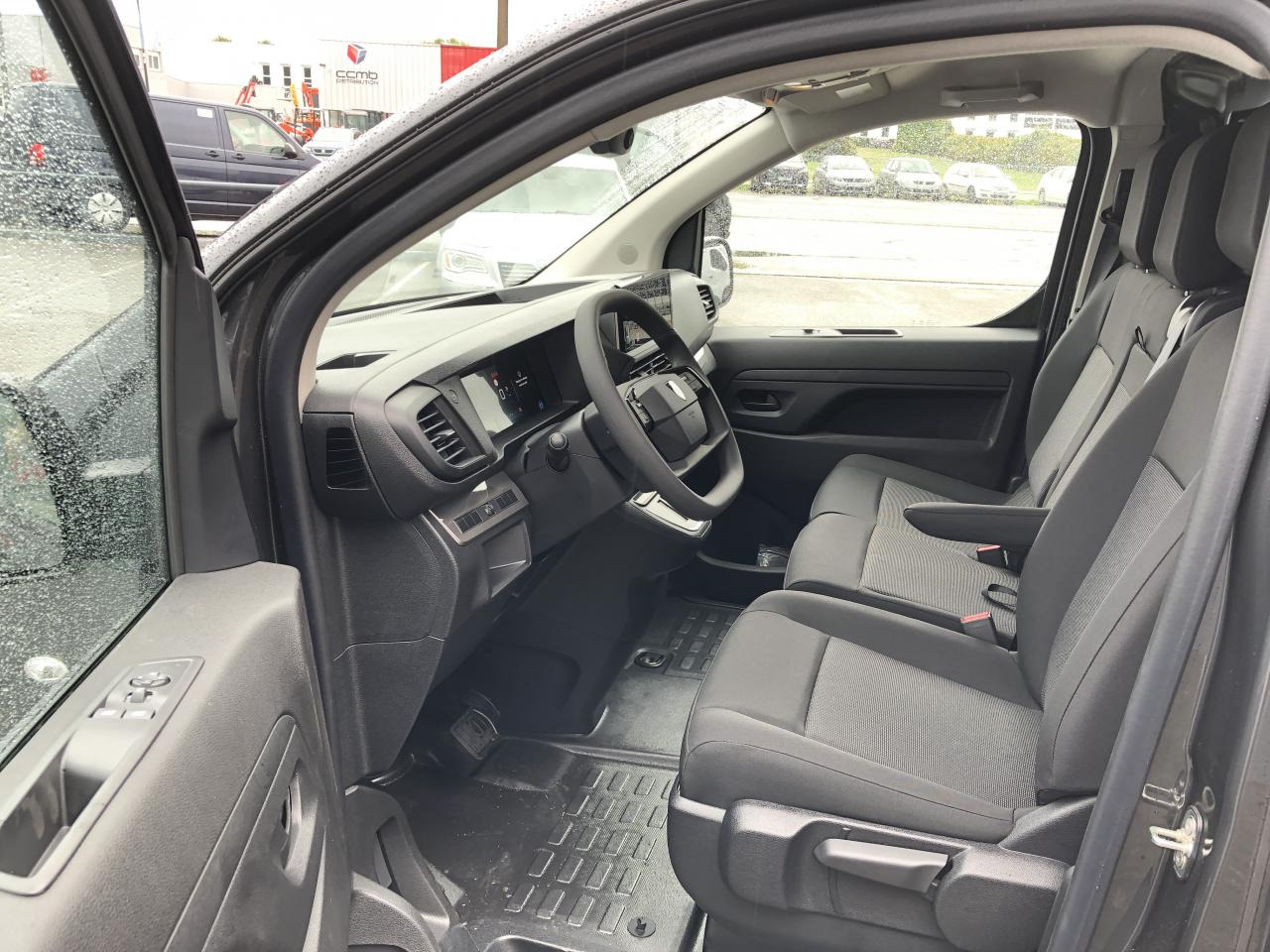 PEUGEOT Expert M 2.0 BLUE HDI 180CH EAT-8 - Gesloten bestelwagen: afbeelding 4 PEUGEOT Expert M 2.0 BLUE HDI 180CH EAT-8 - Gesloten bestelwagen: afbeelding 4