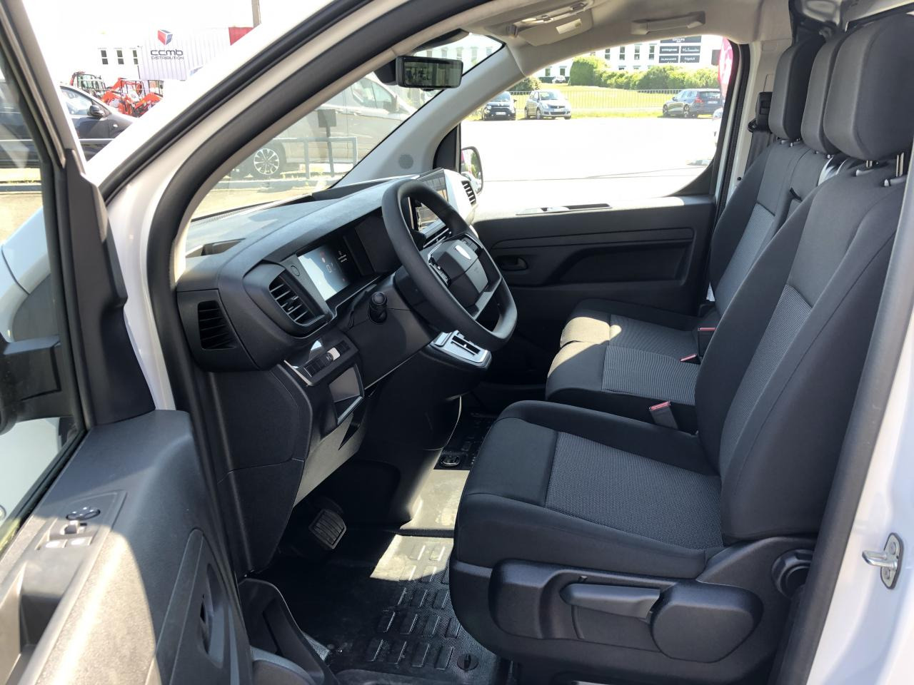 PEUGEOT Expert M 2.0 BlueHDi - 145 S&S - BV EAT8  III FOURGON Fourgon PHASE 2 - Gesloten bestelwagen: afbeelding 5 PEUGEOT Expert M 2.0 BlueHDi - 145 S&S - BV EAT8  III FOURGON Fourgon PHASE 2 - Gesloten bestelwagen: afbeelding 5