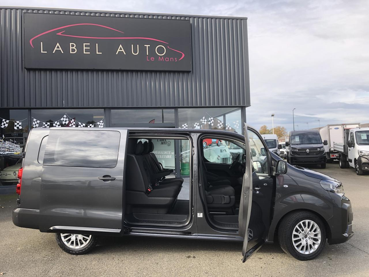 PEUGEOT Expert XL 2.0 BlueHDi - 180 S&S - BV EAT8 III CABINE APPROFONDIE Fourgon Cabine approfondie Fix - Gesloten bestelwagen: afbeelding 3 PEUGEOT Expert XL 2.0 BlueHDi - 180 S&S - BV EAT8 III CABINE APPROFONDIE Fourgon Cabine approfondie Fix - Gesloten bestelwagen: afbeelding 3