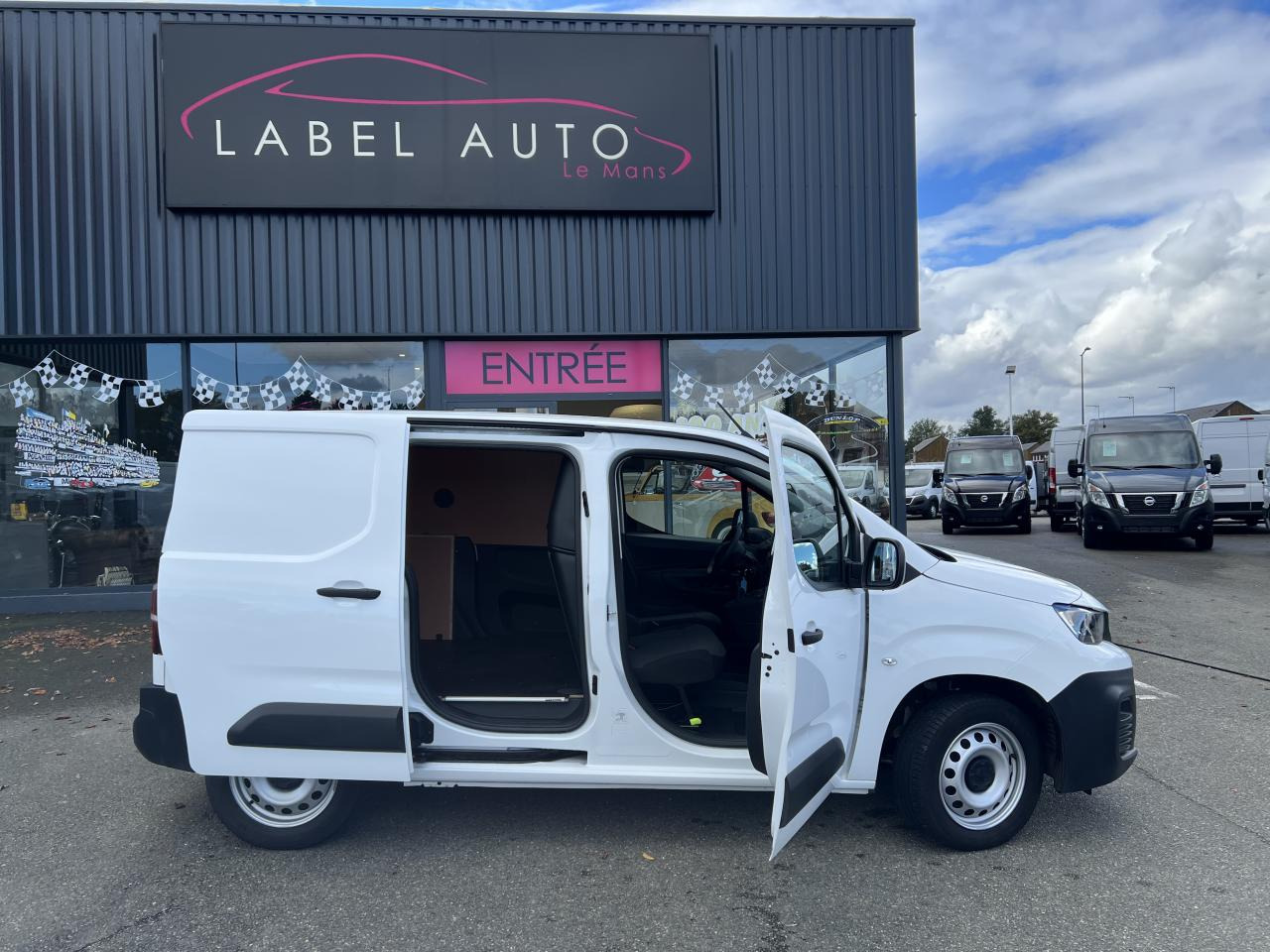 Leasing PEUGEOT PARTNER M 650KG 1.5 HDI 100CH ASPHALT 3 PLACES PEUGEOT PARTNER M 650KG 1.5 HDI 100CH ASPHALT 3 PLACES: afbeelding 9 Leasing PEUGEOT PARTNER M 650KG 1.5 HDI 100CH ASPHALT 3 PLACES PEUGEOT PARTNER M 650KG 1.5 HDI 100CH ASPHALT 3 PLACES: afbeelding 9