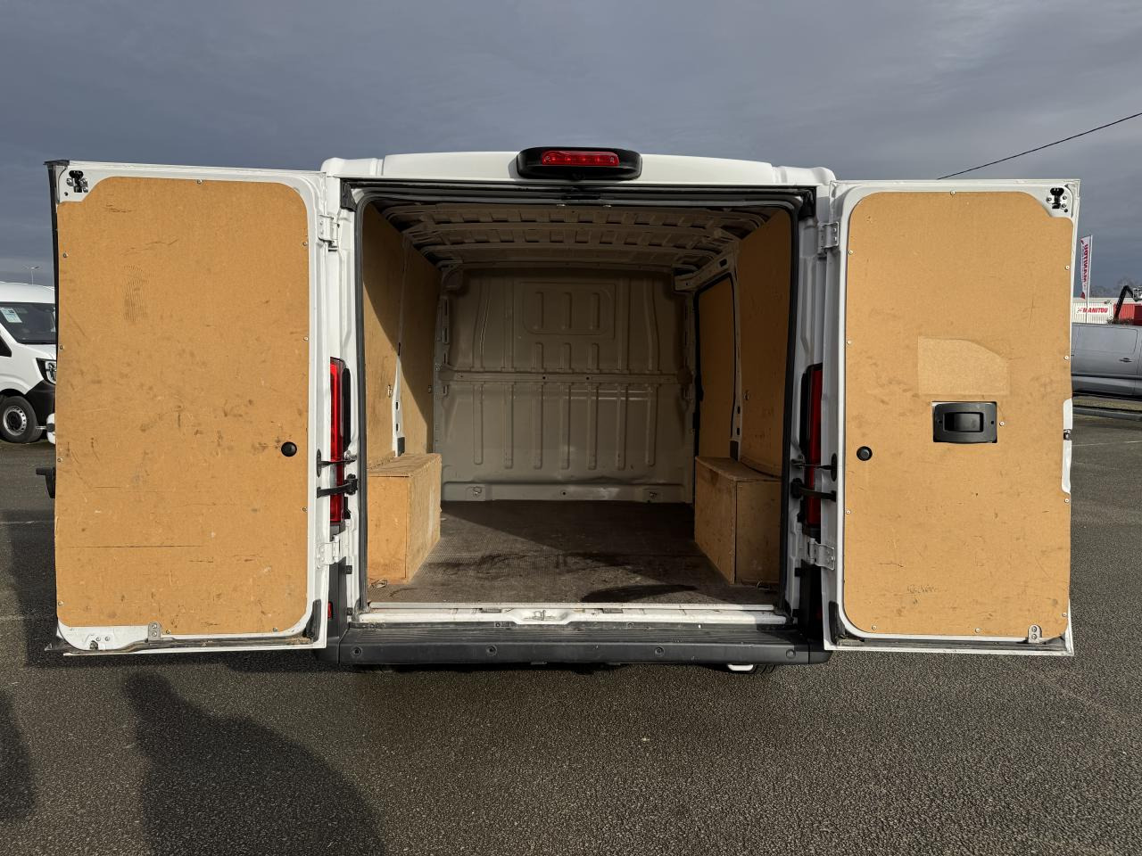 PEUGEOT boxer 330 L1H1 2.2 BLUEHDI S&S 140CH ASPHALT - Gesloten bestelwagen: afbeelding 2 PEUGEOT boxer 330 L1H1 2.2 BLUEHDI S&S 140CH ASPHALT - Gesloten bestelwagen: afbeelding 2