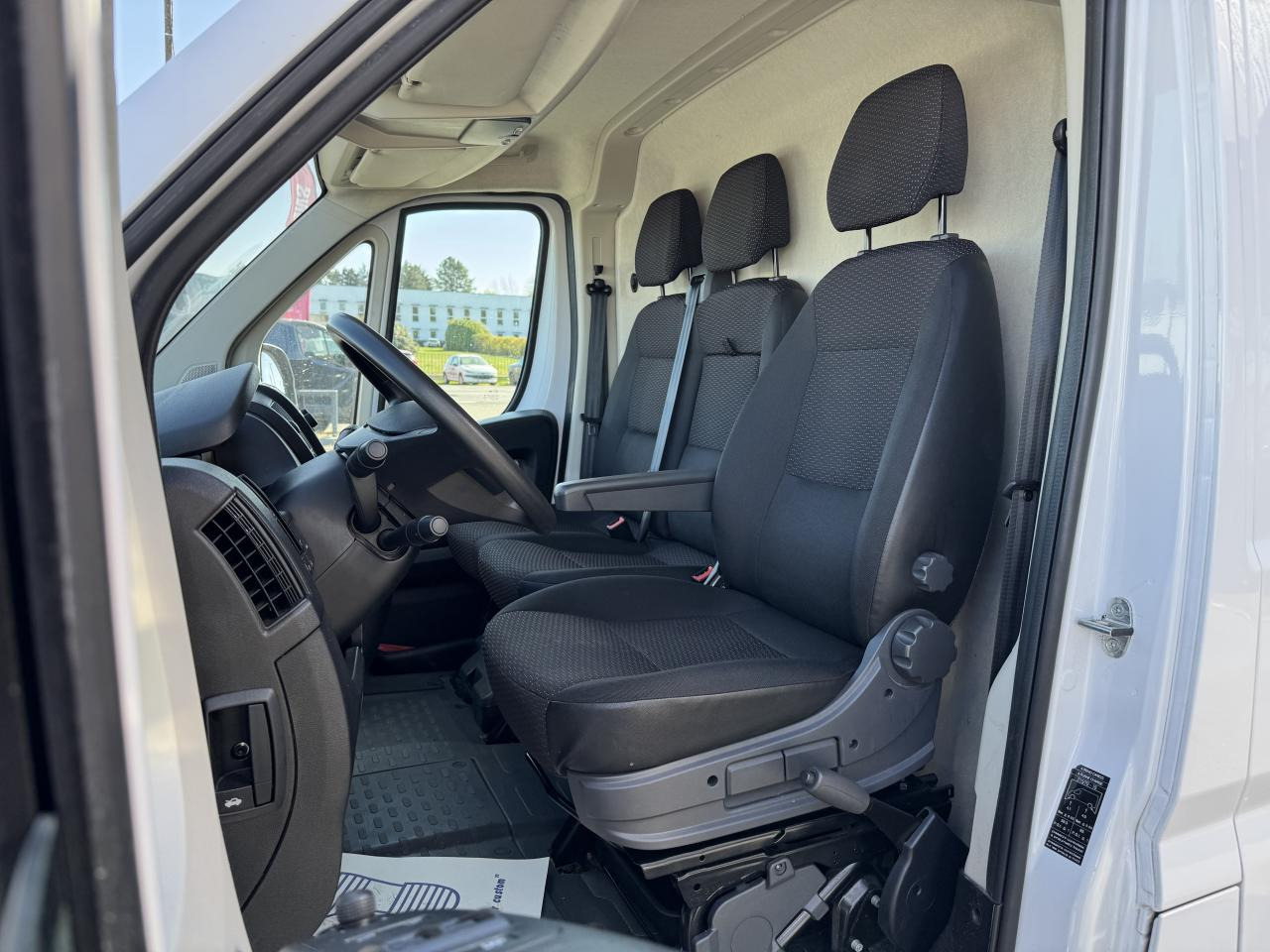 PEUGEOT boxer 333 L1H1 2.2 BLUEHDI S&S 140CH ASPHALT - Gesloten bestelwagen: afbeelding 4 PEUGEOT boxer 333 L1H1 2.2 BLUEHDI S&S 140CH ASPHALT - Gesloten bestelwagen: afbeelding 4