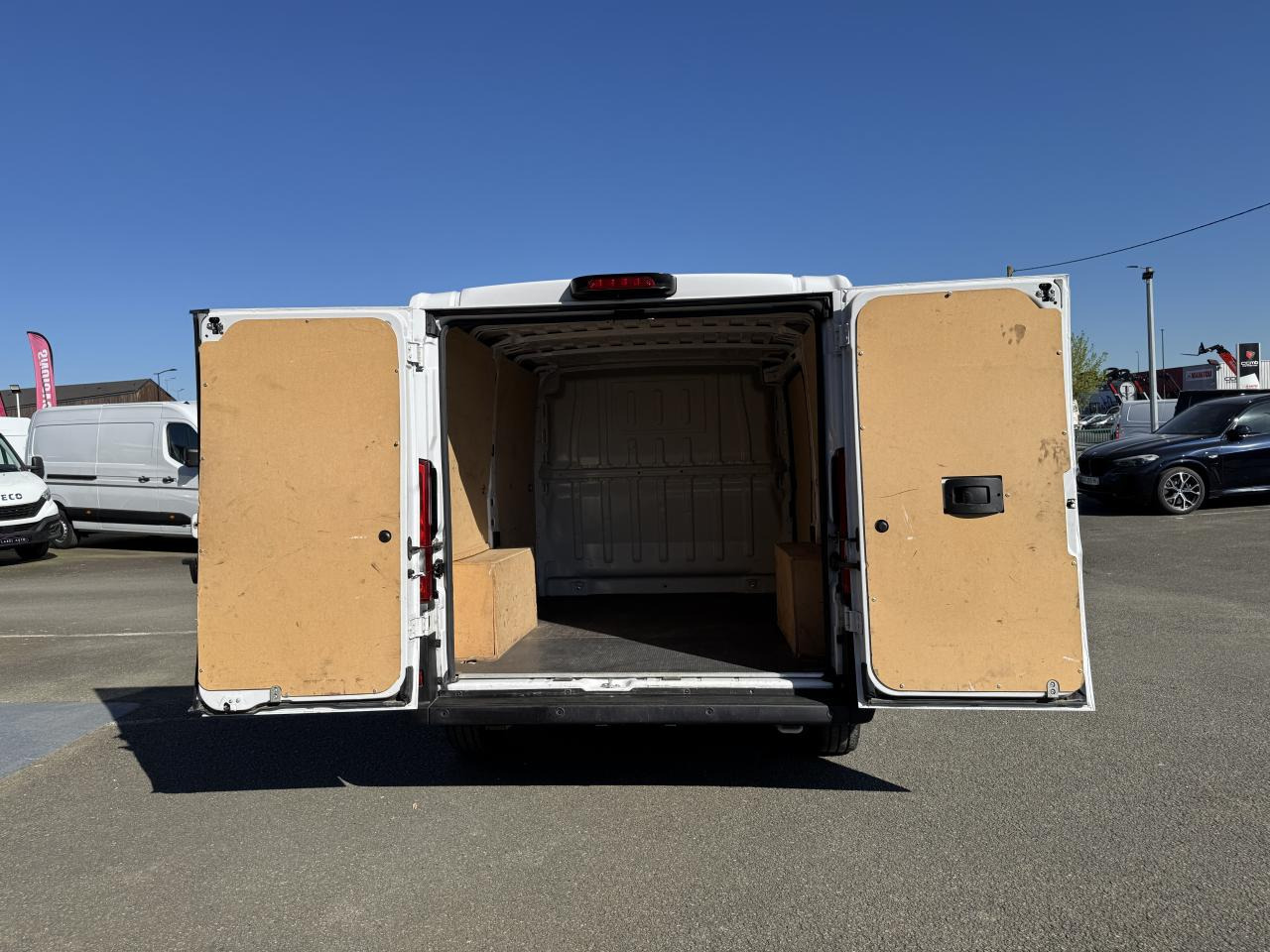 PEUGEOT boxer 333 L1H1 2.2 BLUEHDI S&S 140CH ASPHALT - Gesloten bestelwagen: afbeelding 2 PEUGEOT boxer 333 L1H1 2.2 BLUEHDI S&S 140CH ASPHALT - Gesloten bestelwagen: afbeelding 2