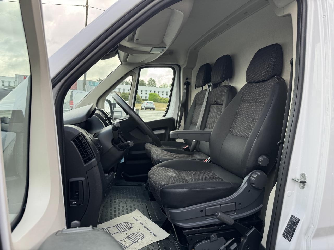 PEUGEOT boxer 333 L2H2 2.2 BLUEHDI S&S 140CH ASPHALT - Gesloten bestelwagen: afbeelding 4 PEUGEOT boxer 333 L2H2 2.2 BLUEHDI S&S 140CH ASPHALT - Gesloten bestelwagen: afbeelding 4
