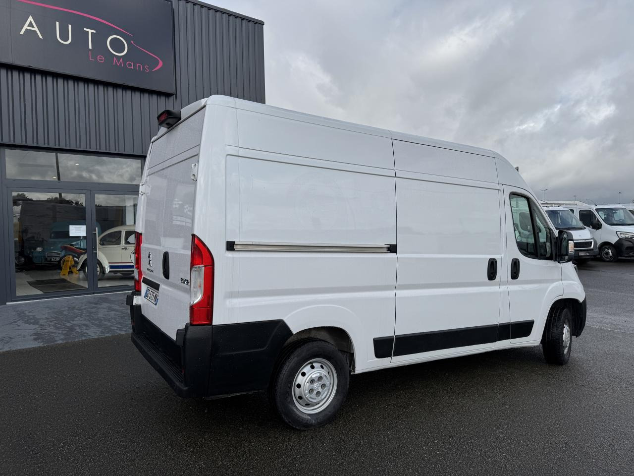 PEUGEOT boxer 333 L2H2 2.2 BLUEHDI S&S 140CH ASPHALT - Gesloten bestelwagen: afbeelding 5 PEUGEOT boxer 333 L2H2 2.2 BLUEHDI S&S 140CH ASPHALT - Gesloten bestelwagen: afbeelding 5