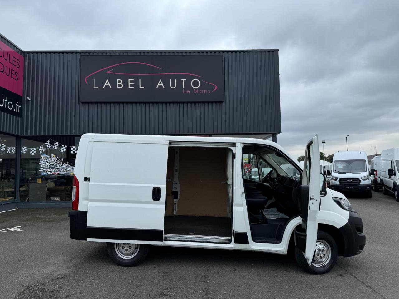 Gesloten bestelwagen Peugeot Boxer 333 L1H1 2.2 BLUEHDI S&S 140CH ASPHALT: afbeelding 8
