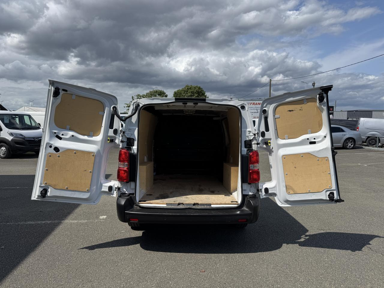 Peugeot Expert XL 2.0 BLUEHDI 145CH S&S PACK ASPHALT - Gesloten bestelwagen: afbeelding 2 Peugeot Expert XL 2.0 BLUEHDI 145CH S&S PACK ASPHALT - Gesloten bestelwagen: afbeelding 2