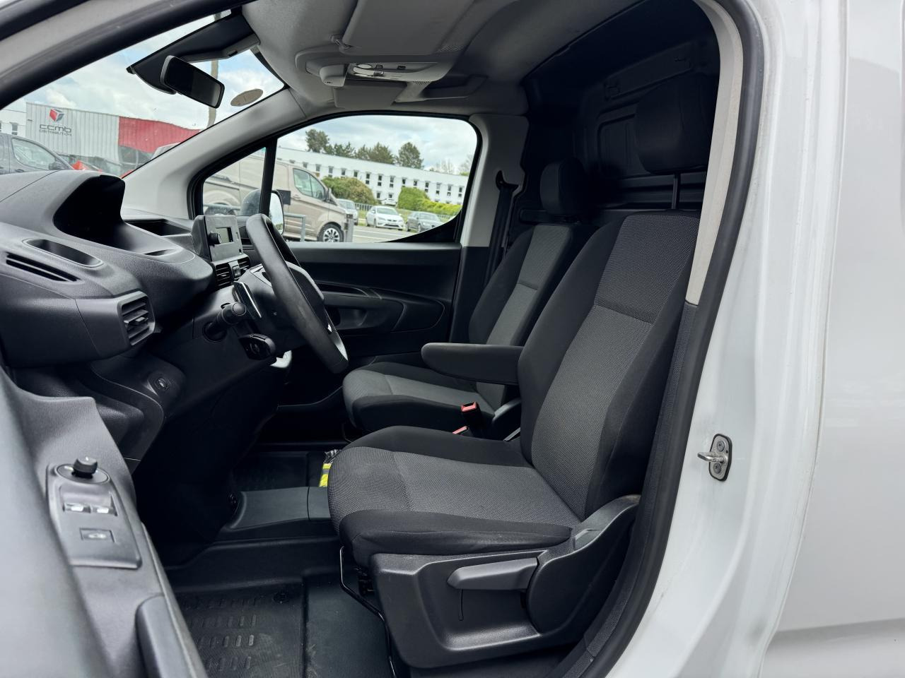 Peugeot Partner PEUGEOT M 650 KG 1.5 HDI 130 CH EAT-8 2 PL PREMIUM - Kleine bestelwagen: afbeelding 4 Peugeot Partner PEUGEOT M 650 KG 1.5 HDI 130 CH EAT-8 2 PL PREMIUM - Kleine bestelwagen: afbeelding 4
