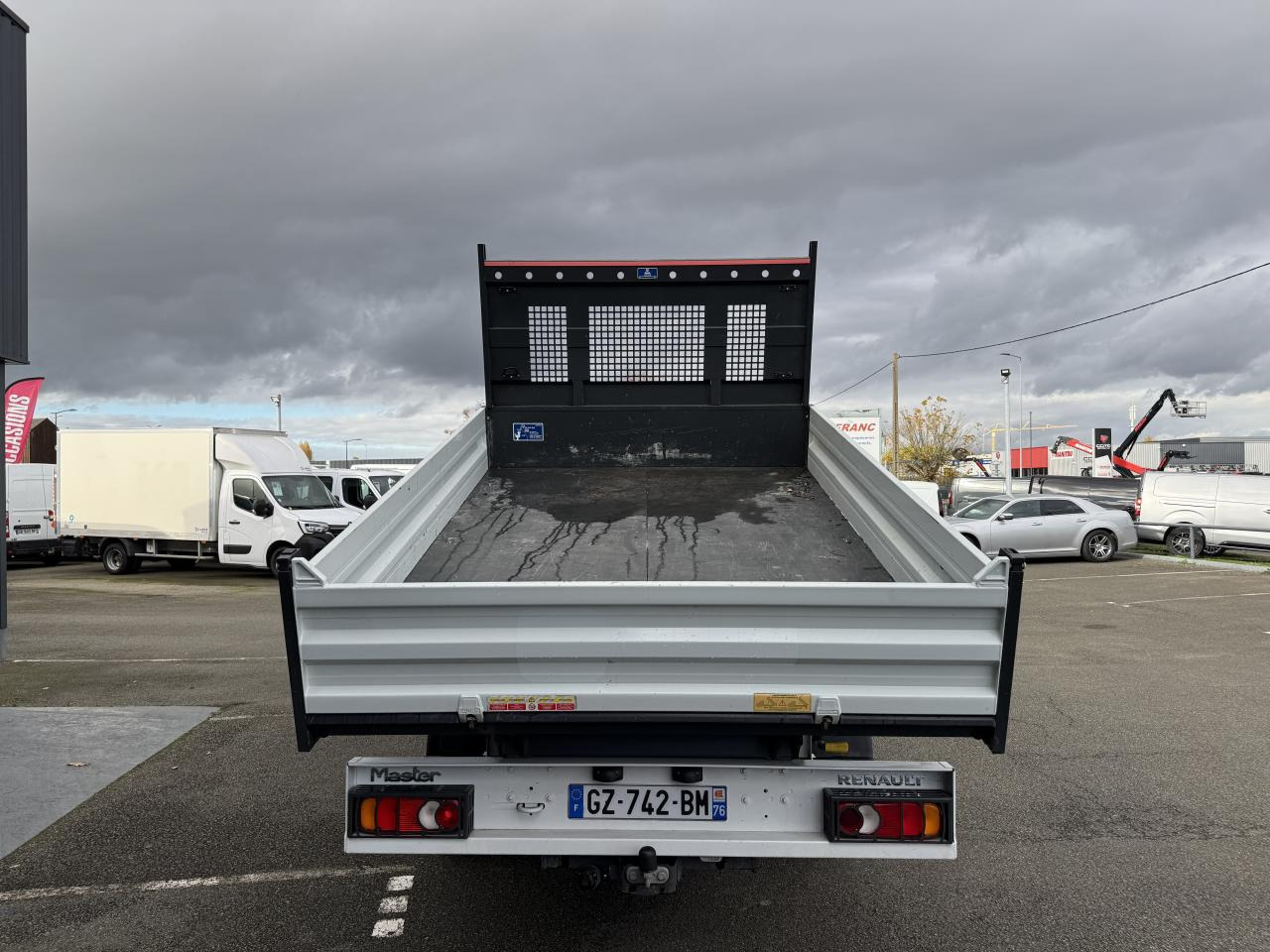 Kipper bestelwagen RENAULT MASTER 3T5 BENNE COFFRE RJ 2.3 DCI 130CH PROPULSION: afbeelding 8 Kipper bestelwagen RENAULT MASTER 3T5 BENNE COFFRE RJ 2.3 DCI 130CH PROPULSION: afbeelding 8