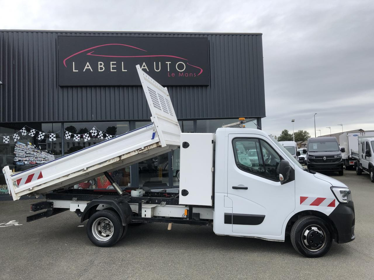 RENAULT Master Confort R3500RJ L3 2.3 dCi - 145 Petite Série III TRANSPORTS SPECIFIQUES BENNE Benne - Kipper bestelwagen: afbeelding 3 RENAULT Master Confort R3500RJ L3 2.3 dCi - 145 Petite Série III TRANSPORTS SPECIFIQUES BENNE Benne - Kipper bestelwagen: afbeelding 3