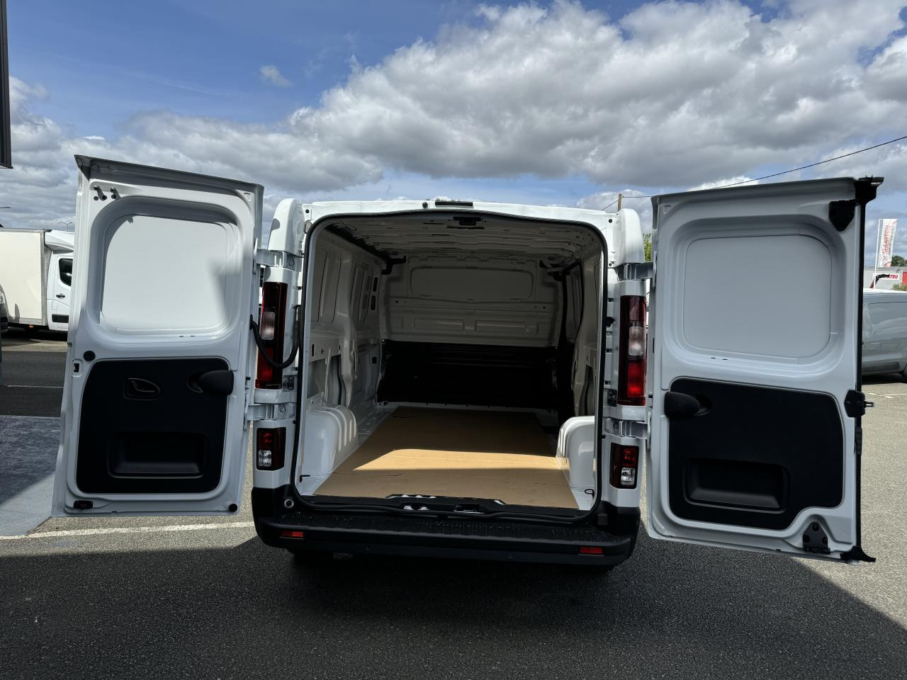 RENAULT Trafic L2H1 3000 Kg 2.0 Blue dCi - 170 2024 III FOURGON Fourgon Advance L2H1 PHASE 3 - Gesloten bestelwagen: afbeelding 4 RENAULT Trafic L2H1 3000 Kg 2.0 Blue dCi - 170 2024 III FOURGON Fourgon Advance L2H1 PHASE 3 - Gesloten bestelwagen: afbeelding 4