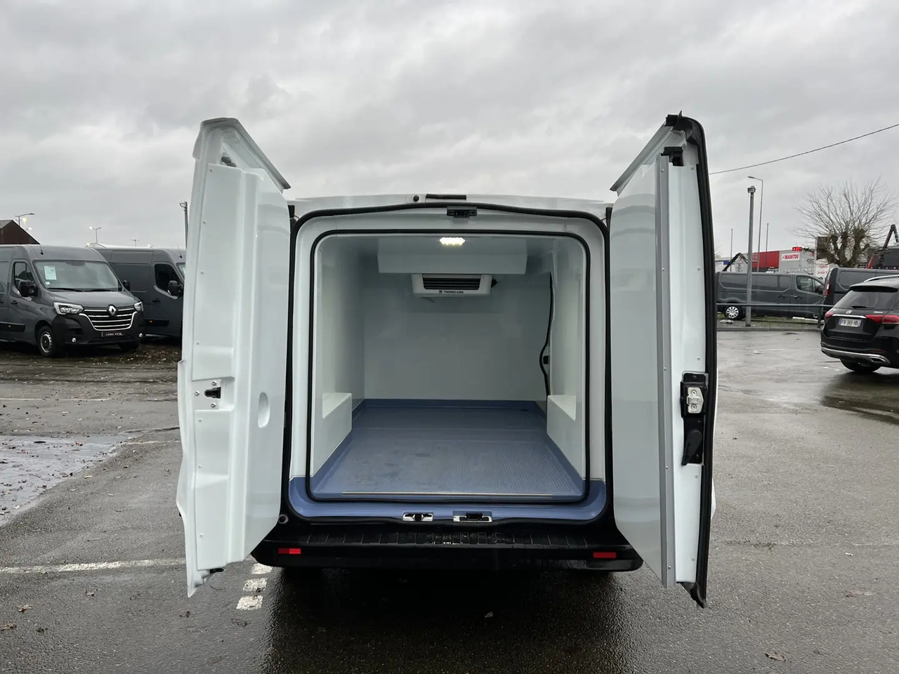 Renault Trafic L1H1 1200 2.0 DCI 120CH CONFORT FRIGORIFIQUE - Koelwagen: afbeelding 1 Renault Trafic L1H1 1200 2.0 DCI 120CH CONFORT FRIGORIFIQUE - Koelwagen: afbeelding 1
