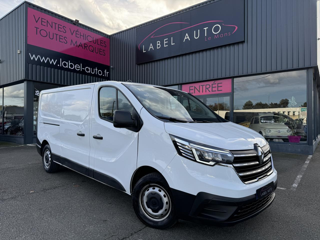 Renault Trafic L2H1 3000 Kg 2.0 Blue dCi - 130 III FOURGON Fourgon Grand Confort L2H1 PHASE 3 - Gesloten bestelwagen: afbeelding 1 Renault Trafic L2H1 3000 Kg 2.0 Blue dCi - 130 III FOURGON Fourgon Grand Confort L2H1 PHASE 3 - Gesloten bestelwagen: afbeelding 1