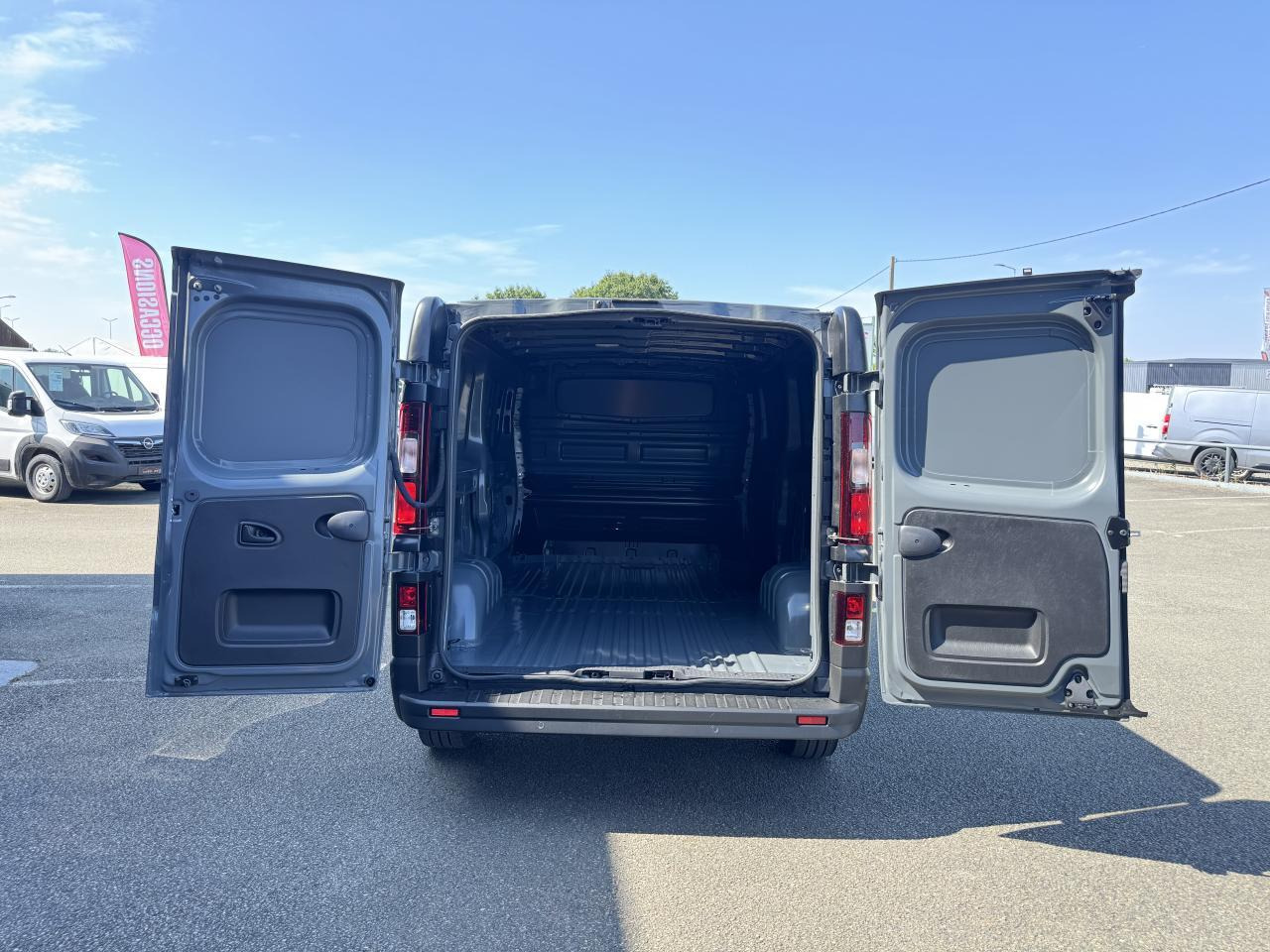 Renault Trafic L2H1 3T 2.0 BLUE DCI 170CH ADVANCE CARPLAY CAM - Gesloten bestelwagen: afbeelding 2 Renault Trafic L2H1 3T 2.0 BLUE DCI 170CH ADVANCE CARPLAY CAM - Gesloten bestelwagen: afbeelding 2