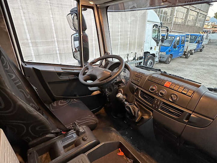 Interieur foto 3: Chassis vrachtwagen EUROCARGO 160E25 BALESTRATO