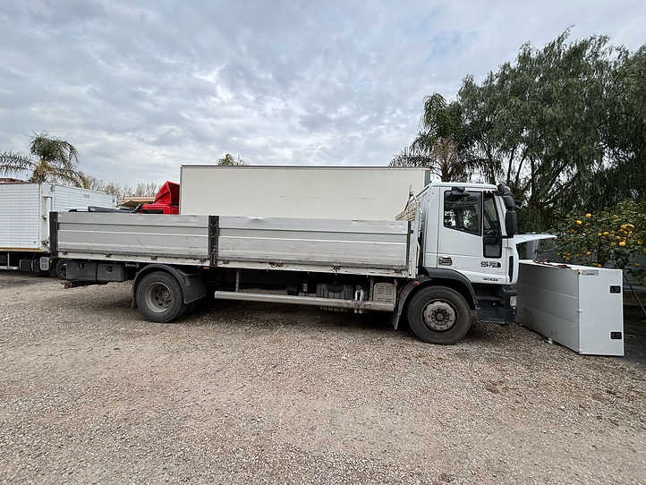 Iveco EUROCARGO 180E25 CASSONE FISSO - Vrachtwagen met open laadbak: afbeelding 2 Iveco EUROCARGO 180E25 CASSONE FISSO - Vrachtwagen met open laadbak: afbeelding 2