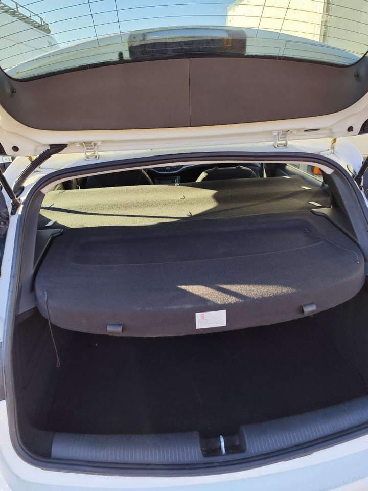 Opel Astra 1,5 Diesel 105 cv BVM6 5 places Edition business - Personenwagen: afbeelding 4 Opel Astra 1,5 Diesel 105 cv BVM6 5 places Edition business - Personenwagen: afbeelding 4