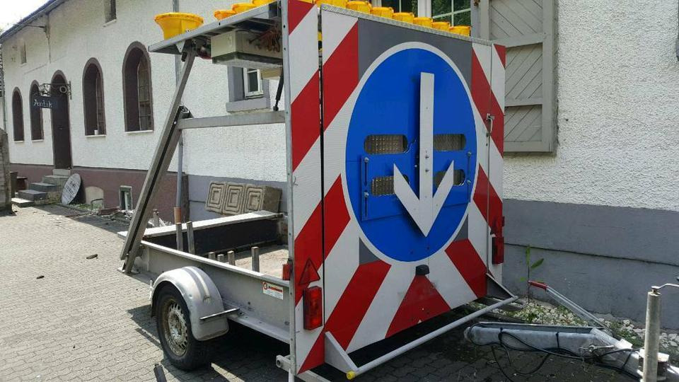 Mersch Absperrtafel mit Funkwarnmeldeanlage vz 616 615 nissen - Aanhangwagen: afbeelding 1 Mersch Absperrtafel mit Funkwarnmeldeanlage vz 616 615 nissen - Aanhangwagen: afbeelding 1