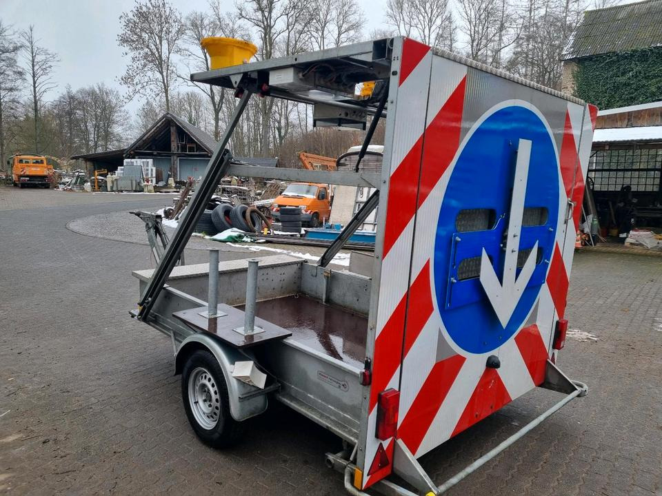 Mersch LED Absperrtafel 2017 Nissen Anlage Verkehrsleitanhänger Verkehrssicherungsanhänger Sperrwand Verkehrsleittafel Verkehrsleitanhänger - Aanhangwagen: afbeelding 2 Mersch LED Absperrtafel 2017 Nissen Anlage Verkehrsleitanhänger Verkehrssicherungsanhänger Sperrwand Verkehrsleittafel Verkehrsleitanhänger - Aanhangwagen: afbeelding 2
