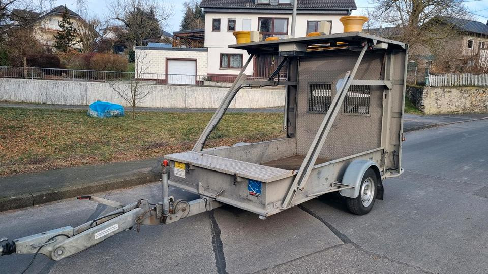 Mersch Nissen LED Absperrtafel VZ616 Verkehrssicherung Vorwarner Vorwarntafel Verkehrsleittafel Verkehrsleitanhänger Verkehrssicherungsanhänger Sperrwand Sperrtafel - Aanhangwagen: afbeelding 2 Mersch Nissen LED Absperrtafel VZ616 Verkehrssicherung Vorwarner Vorwarntafel Verkehrsleittafel Verkehrsleitanhänger Verkehrssicherungsanhänger Sperrwand Sperrtafel - Aanhangwagen: afbeelding 2