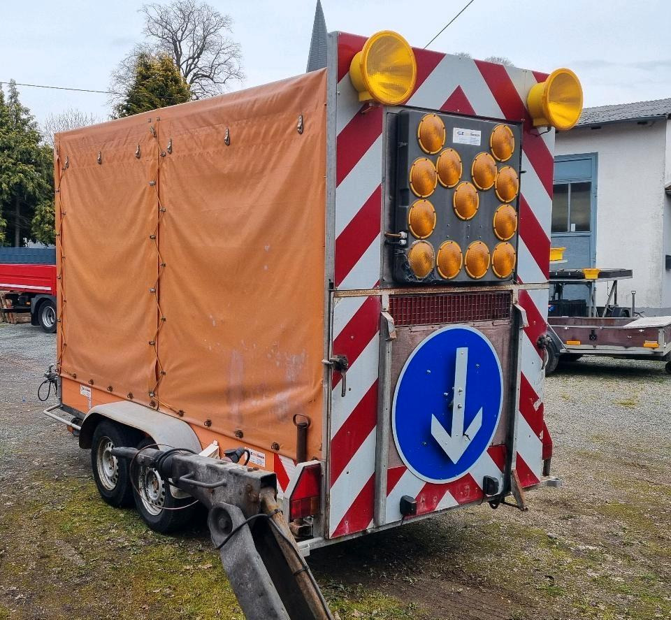 Mersch VZ 616 Absperrtafel FAT Nissen Horizont Verkehrsleittafel Verkehrsleitanhänger Verkehrssicherungsanhänger Leitanhänger - Aanhangwagen: afbeelding 1 Mersch VZ 616 Absperrtafel FAT Nissen Horizont Verkehrsleittafel Verkehrsleitanhänger Verkehrssicherungsanhänger Leitanhänger - Aanhangwagen: afbeelding 1