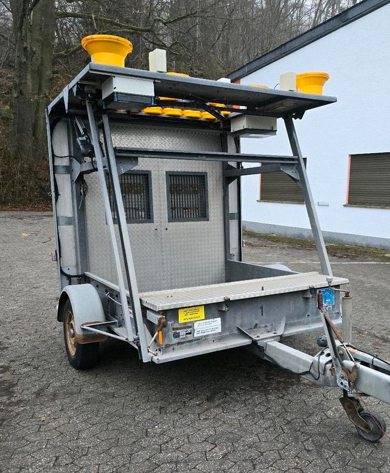 Nissen Mersch LED Absperrtafel FAT Sperrwand Fahrbare Verkehrsleitanhänger Verkehrssicherungsanhänger Verkehrsleittafel Verkehrssicherung Baustellenabsicherung - Aanhangwagen: afbeelding 2 Nissen Mersch LED Absperrtafel FAT Sperrwand Fahrbare Verkehrsleitanhänger Verkehrssicherungsanhänger Verkehrsleittafel Verkehrssicherung Baustellenabsicherung - Aanhangwagen: afbeelding 2