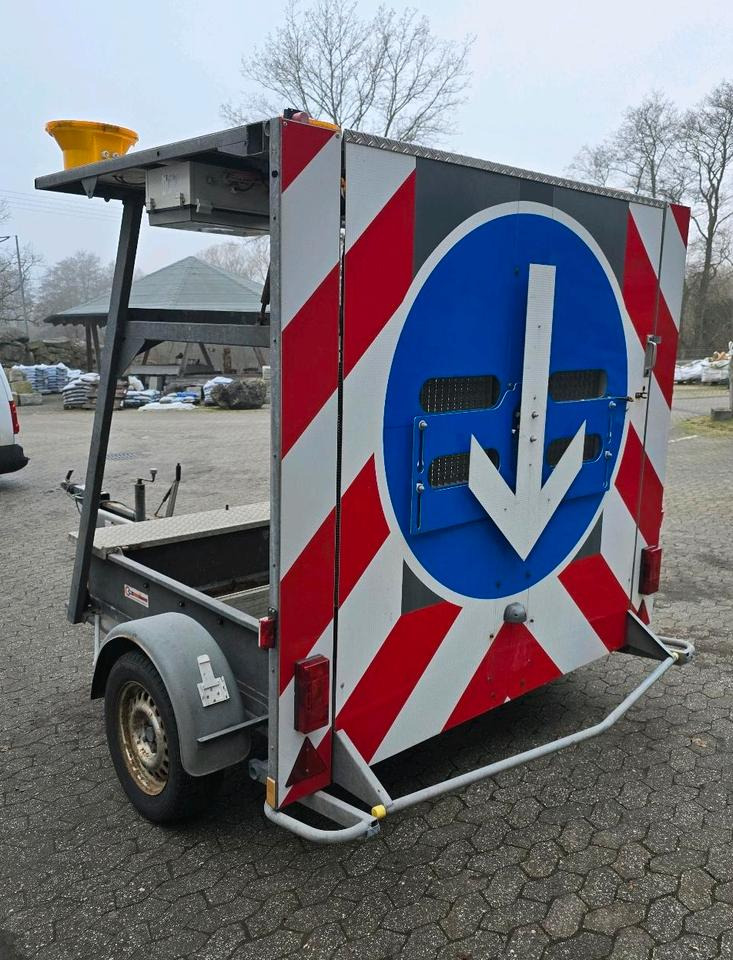 Nissen Mersch LED Absperrtafel FAT Sperrwand Fahrbare Verkehrsleitanhänger Verkehrssicherungsanhänger Verkehrsleittafel Verkehrssicherung Baustellenabsicherung - Aanhangwagen: afbeelding 4 Nissen Mersch LED Absperrtafel FAT Sperrwand Fahrbare Verkehrsleitanhänger Verkehrssicherungsanhänger Verkehrsleittafel Verkehrssicherung Baustellenabsicherung - Aanhangwagen: afbeelding 4
