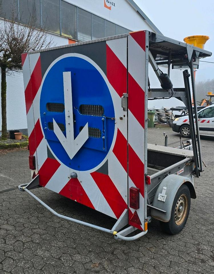 Nissen Mersch LED Absperrtafel FAT Sperrwand Fahrbare Verkehrsleitanhänger Verkehrssicherungsanhänger Verkehrsleittafel Verkehrssicherung Baustellenabsicherung - Aanhangwagen: afbeelding 3 Nissen Mersch LED Absperrtafel FAT Sperrwand Fahrbare Verkehrsleitanhänger Verkehrssicherungsanhänger Verkehrsleittafel Verkehrssicherung Baustellenabsicherung - Aanhangwagen: afbeelding 3