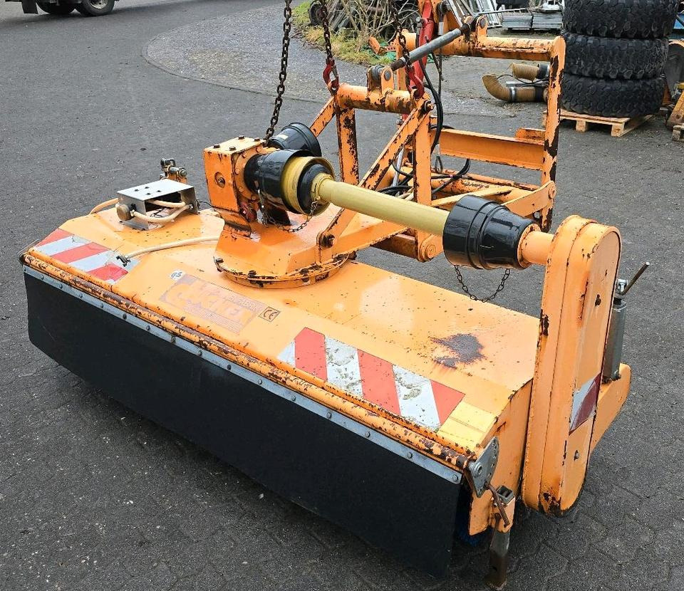 Dücker FKM 2200 Frontkehrmaschine Kehrmaschine Straßenkehrmaschine Kehrbesen für Unimog UGE UGN 405 427 424 U 300 400 500 - Veeg: afbeelding 1 Dücker FKM 2200 Frontkehrmaschine Kehrmaschine Straßenkehrmaschine Kehrbesen für Unimog UGE UGN 405 427 424 U 300 400 500 - Veeg: afbeelding 1