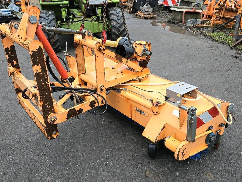 Dücker FKM 2200 Frontkehrmaschine Kehrmaschine Straßenkehrmaschine Kehrbesen für Unimog UGE UGN 405 427 424 U 300 400 500 - Veeg: afbeelding 3 Dücker FKM 2200 Frontkehrmaschine Kehrmaschine Straßenkehrmaschine Kehrbesen für Unimog UGE UGN 405 427 424 U 300 400 500 - Veeg: afbeelding 3