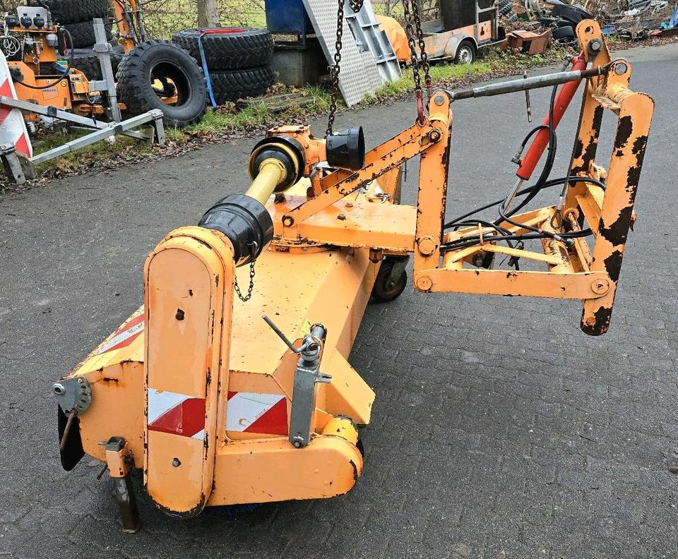 Dücker FKM 2200 Frontkehrmaschine Kehrmaschine Straßenkehrmaschine Kehrbesen für Unimog UGE UGN 405 427 424 U 300 400 500 - Veeg: afbeelding 5 Dücker FKM 2200 Frontkehrmaschine Kehrmaschine Straßenkehrmaschine Kehrbesen für Unimog UGE UGN 405 427 424 U 300 400 500 - Veeg: afbeelding 5