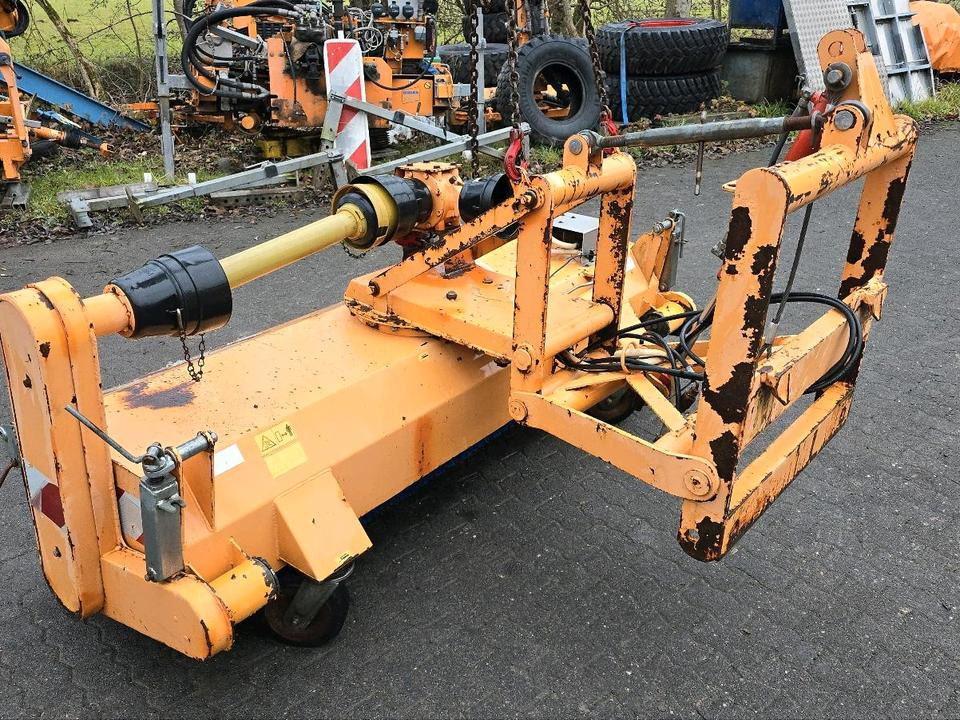 Dücker FKM 2200 Frontkehrmaschine Kehrmaschine Straßenkehrmaschine Kehrbesen für Unimog UGE UGN 405 427 424 U 300 400 500 - Veeg: afbeelding 4 Dücker FKM 2200 Frontkehrmaschine Kehrmaschine Straßenkehrmaschine Kehrbesen für Unimog UGE UGN 405 427 424 U 300 400 500 - Veeg: afbeelding 4