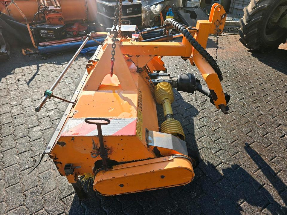 Dücker HDK 160 Kehrmaschine Straßenkehrmaschine Kehrbesen für Multicar Tremo Iseki Kubota - Veeg: afbeelding 4 Dücker HDK 160 Kehrmaschine Straßenkehrmaschine Kehrbesen für Multicar Tremo Iseki Kubota - Veeg: afbeelding 4