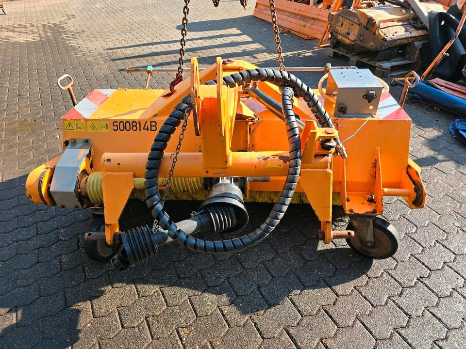 Dücker HDK 160 Kehrmaschine Straßenkehrmaschine Kehrbesen für Multicar Tremo Iseki Kubota - Veeg: afbeelding 2 Dücker HDK 160 Kehrmaschine Straßenkehrmaschine Kehrbesen für Multicar Tremo Iseki Kubota - Veeg: afbeelding 2