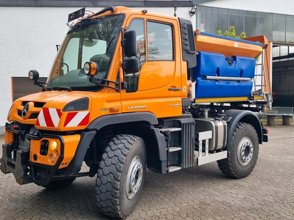 Unimog 423 Mercedes Benz U423 427 429 430 530 527 Schmidt Stratos Salzstreuer - Gemeentelijke machine/ Speciaal: afbeelding 1 Unimog 423 Mercedes Benz U423 427 429 430 530 527 Schmidt Stratos Salzstreuer - Gemeentelijke machine/ Speciaal: afbeelding 1