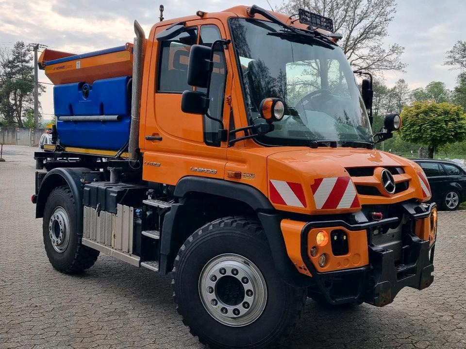 Unimog 423 Mercedes Benz U423 427 429 430 530 527 Schmidt Stratos Salzstreuer - Gemeentelijke machine/ Speciaal: afbeelding 2 Unimog 423 Mercedes Benz U423 427 429 430 530 527 Schmidt Stratos Salzstreuer - Gemeentelijke machine/ Speciaal: afbeelding 2