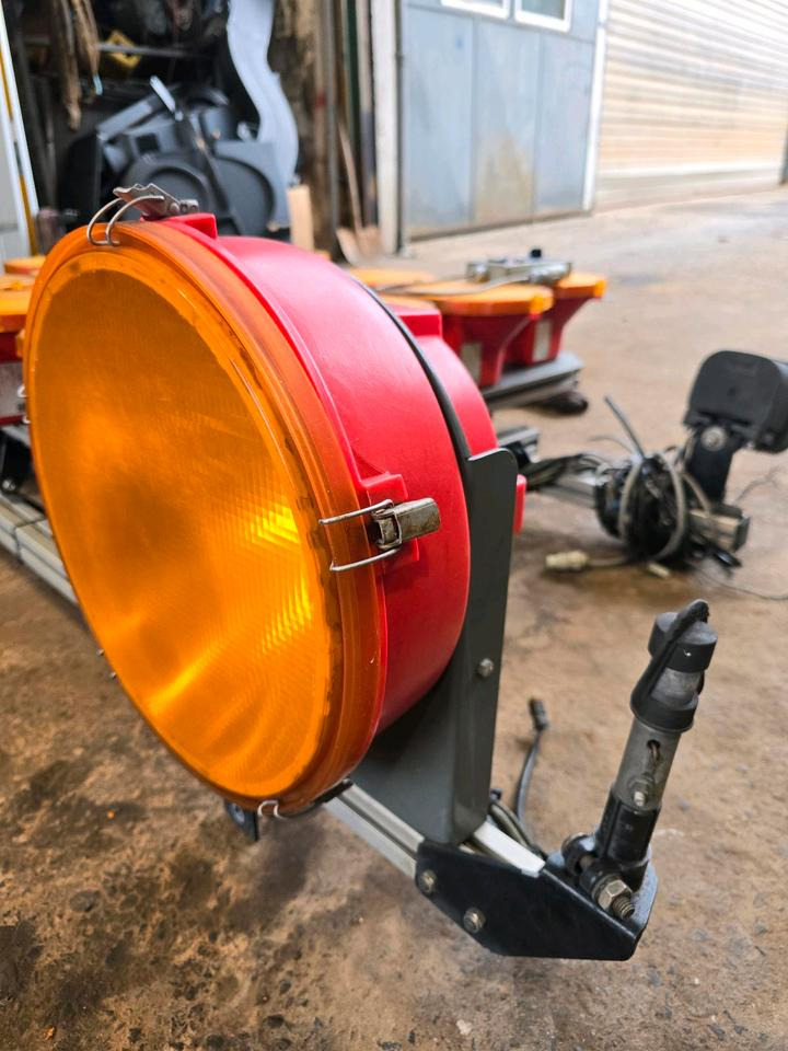 Horizont Blinkpfeinalage für Unimog mit Xenonscheinwerfer Dachträger Nissen Vz616 Funkwarnmeldeanlage passend für UGE UGN U290 U 300 400 500 405 218 219 318 319 423 427 430 527 530 Mercedes-Benz  Dach - Lichten/ Verlichting voor Bouwmachine: afbeelding 5 Horizont Blinkpfeinalage für Unimog mit Xenonscheinwerfer Dachträger Nissen Vz616 Funkwarnmeldeanlage passend für UGE UGN U290 U 300 400 500 405 218 219 318 319 423 427 430 527 530 Mercedes-Benz  Dach - Lichten/ Verlichting voor Bouwmachine: afbeelding 5