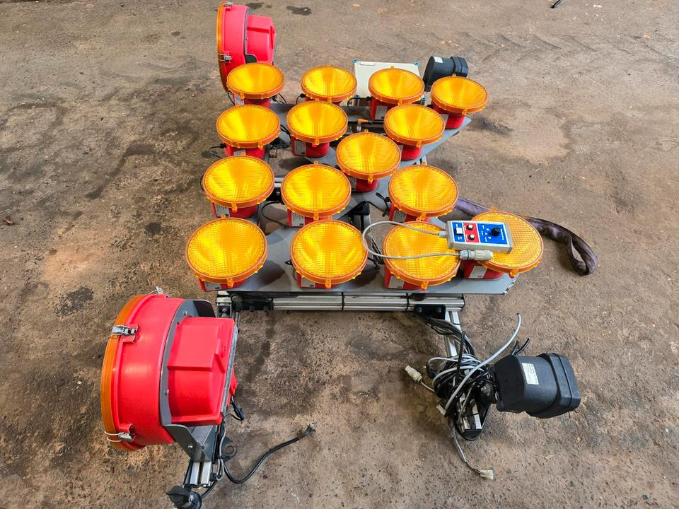 Horizont Blinkpfeinalage für Unimog mit Xenonscheinwerfer Dachträger Nissen Vz616 Funkwarnmeldeanlage passend für UGE UGN U290 U 300 400 500 405 218 219 318 319 423 427 430 527 530 Mercedes-Benz  Dach - Lichten/ Verlichting voor Bouwmachine: afbeelding 2 Horizont Blinkpfeinalage für Unimog mit Xenonscheinwerfer Dachträger Nissen Vz616 Funkwarnmeldeanlage passend für UGE UGN U290 U 300 400 500 405 218 219 318 319 423 427 430 527 530 Mercedes-Benz  Dach - Lichten/ Verlichting voor Bouwmachine: afbeelding 2